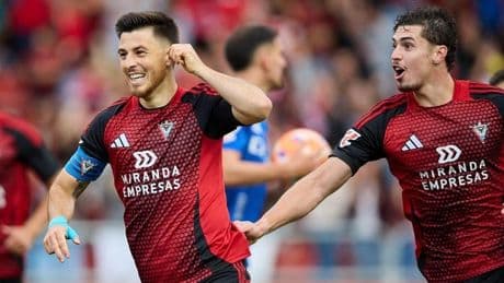 El Mirandés golpea al Oviedo y mantiene vivo el sueño del ascenso a Primera