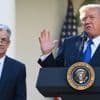En plein conflit, Donald Trump assure qu'il n'a "pas l'intention de renvoyer" le patron de la banque centrale américaine