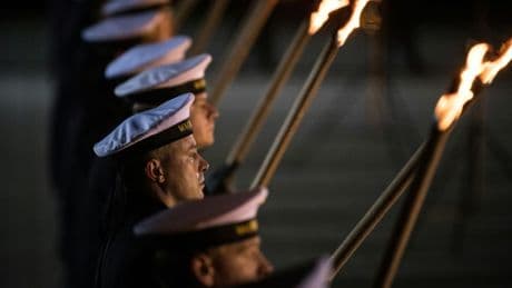 Bundeswehr verabschiedet Bundeskanzler Scholz mit Großem Zapfenstreich
