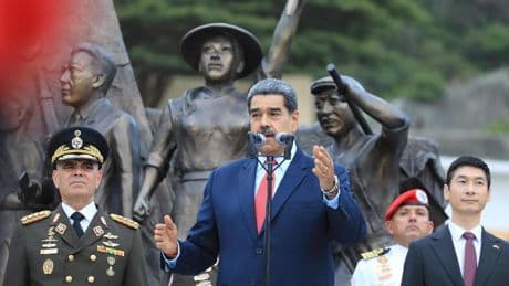 Maduro promete seguir "de pie" y con "fe inquebrantable en la victoria" tras la "embestida del imperialismo" de EEUU