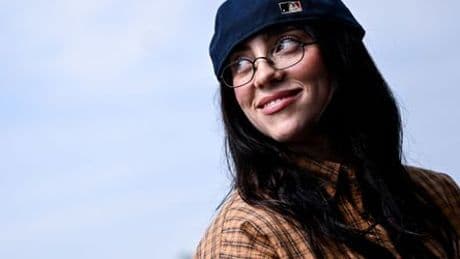 Billie Eilish in Berlin: Botschaft der Sängerin aus Lautsprechern an zwei S-Bahnhöfen zu hören