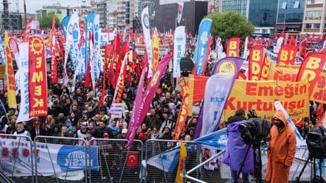 Plus de 400 arrestations à Istanbul lors des célébrations du 1er mai, selon une association d'avocats