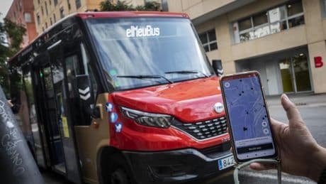 La presión vecinal arrincona el bus a demanda de Torre Baró y resucita la línea de barrio 180