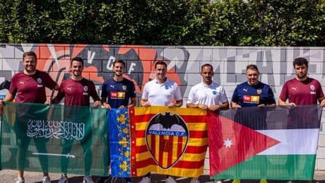 El Valencia renueva su vinculación con The Bridge SC y refuerza su presencia en Oriente
