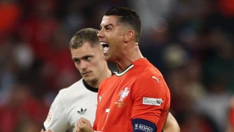 Kurz nach Mitternacht setzt CR7 an seinem Gala–Abend ein letztes Zeichen