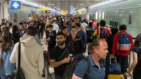 British tourists in long passport queue taunted as Irish holidaymaker flashes EU papers