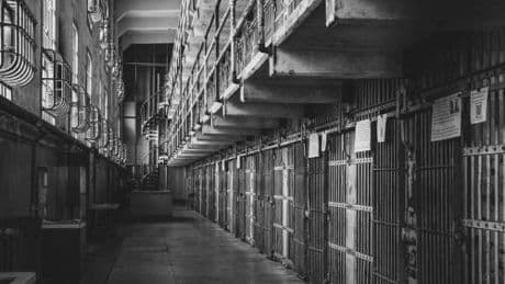 Dall'Isola del Diavolo al carcere di Montecristo: i penitenziari che hanno fatto la storia oltre ad Alcatraz