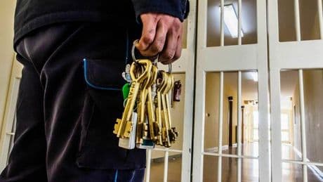 Svezia, il governo affitta prigioni in Estonia per incentivare l'incarcerazione di massa: il provvedimento e le possibili conseguenze