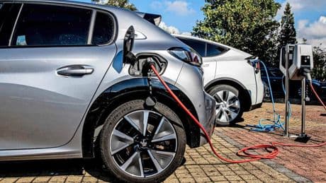 Elektrische auto fors duurder in wegenbelasting: €200 per jaar meer kwijt dan benzinerijder