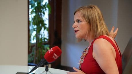 Pilar Bernabé: “Tenemos Pedro Sánchez para rato”