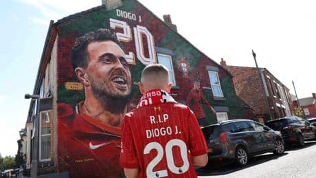 Hoe Liverpool-coach Arne Slot zijn ploeg leidt na de dood van Diogo Jota. ‘Hij heeft volledig respect getoond, maar is ook verder gegaan’