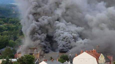 Brände: Ehemalige Staatsoperette in Dresden in Flammen