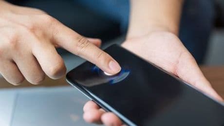 BGH-Urteil: Darf die Polizei mich zwingen, mein Handy per Fingerabdruck zu entsperren?