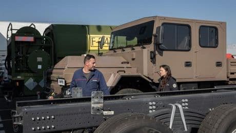 A l’usine Scania d’Angers, avec les volontaires de la réserve industrielle de défense