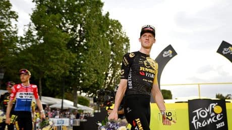 Ex-renner Nathan Van Hooydonck (29) beklimt anderhalf jaar na hartaanval Alpe d’Huez voor goede doel: ’Ik begin fietsen weer écht leuk te vinden’