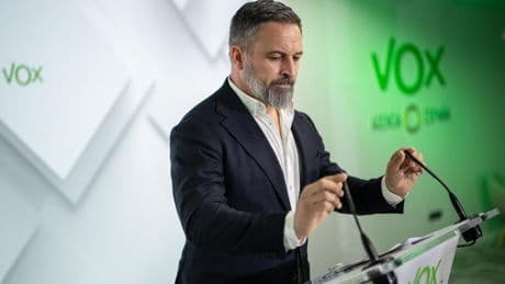 Abascal, a Sánchez sobre Open Arms: "Meterte en la cárcel es más urgente que hundir los barcos de la invasión islamista"