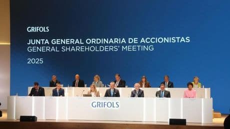 Grifols reconstruye puentes con sus accionistas hostiles año y medio después del ataque de Gotham