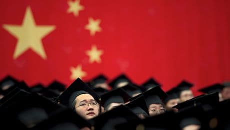 EEUU revocará los visados de los estudiantes chinos para proteger su industria de IA. El riesgo es que acabe hiriéndola de muerte