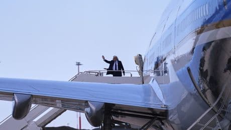 Vorwurf Bestechlichkeit: Trump enttäuscht Anhänger mit geschenktem Flugzeug aus Qatar