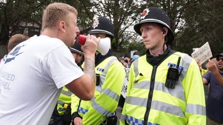 Anti-migrant protesters hurl abuse as rival groups clash at Horley asylum hotel demonstration