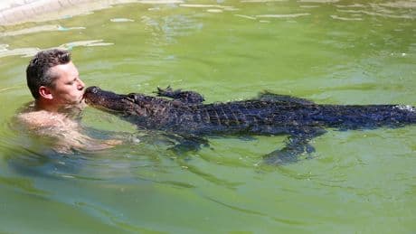 Mecklenburger Zirkusfamilie - Abkühlen mit Kroko-Dame Frau Meyer (45)