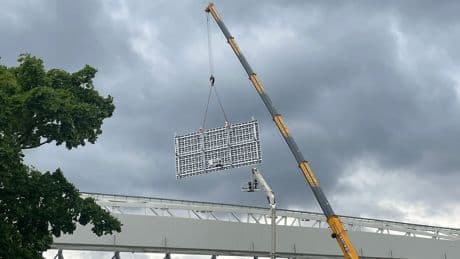 Beim dritten Versuch - Dresdner Stadion bekommt vergessene Anzeigetafel
