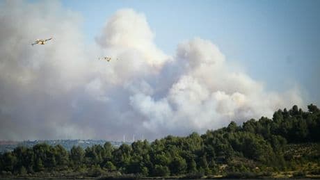 Incendie dans l'Aude: le feu toujours pas fixé mais désormais "stabilisé"