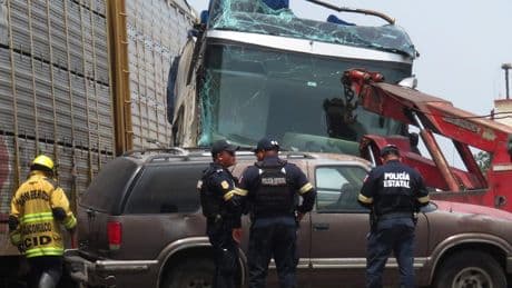 Trein en bus botsen op elkaar in Mexico: zeker tien doden en tientallen gewonden
