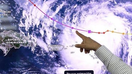 El huracán Erin afloja en el Caribe pero aún puede causar fuertes lluvias e inundaciones