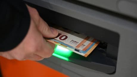 Kein Bargeld mehr: Zweitgrößte Direktbank baut alle eigenen Geldautomaten ab