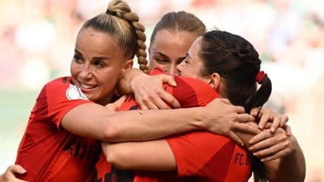 Bayerns Fußball-Frauen gewinnen das Double