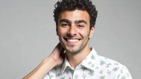 Utilizan la imagen de Luigi Mangione para vender una camisa en Shein