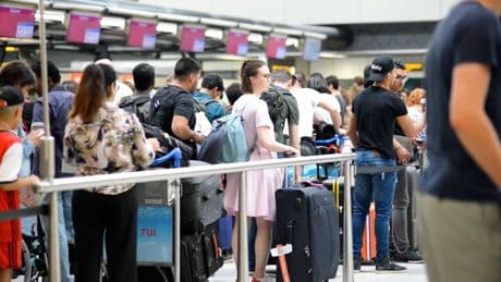 Zo overleef je druk Schiphol dit weekend: ‘Er broeit onrust’