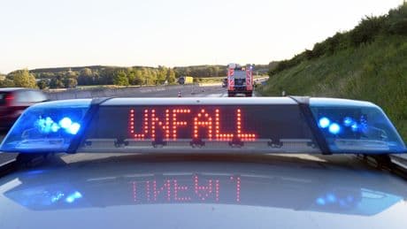 Sollte unbedingt ins Handschuhfach: Diese Zettel brauchen Sie bei einem Autounfall