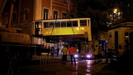 Identificado como herido el padre de un niño alemán que se dio por muerto en el accidente del funicular en Lisboa