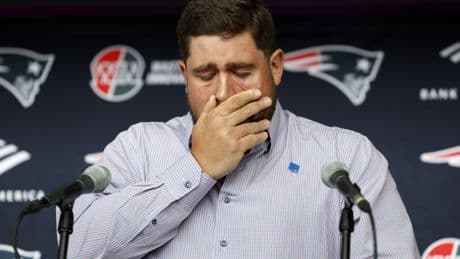 Patriots’ David Andrews wipes away tears during NFL retirement speech in emotional scene