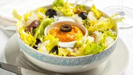 Rico en proteínas: este es el plato tradicional catalán perfecto para el verano que estará listo en 10 minutos
