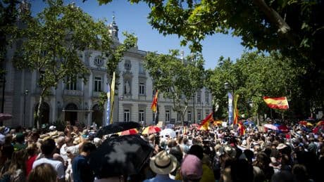 Jueces y fiscales se concentran a las puertas del Supremo porque "sin Estado de derecho no hay democracia"