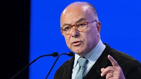 "Rassembler au-delà de son camp": Bernard Cazeneuve réitère son appel à l'union des sociaux-démocrates