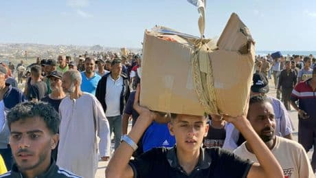 Tausende stürmen Verteilzentrum von neuer Hilfsorganisation im Gazastreifen