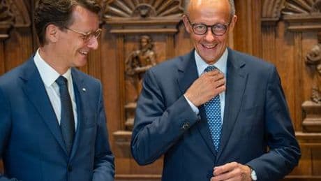Kanzler Merz: Hendrik Wüst - Harmonie bei Besuch in NRW - Kuscheln auf Westfälisch
