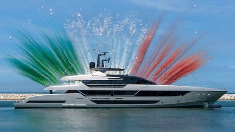 Riva, varato ad Ancona il primo super yacht di 54 metri: è in alluminio e destinato a un armatore del Kuwait