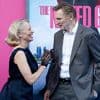 Nackt unter dem Trenchcoat?: Pamela Anderson heizt Diskussion um Beziehung mit Liam Neeson an