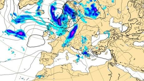 Meteo, agosto al bivio tra temporali e caldo africano: allerta al Nord e picchi fino a 40° al Sud. Ma da Ferragosto possibile svolta