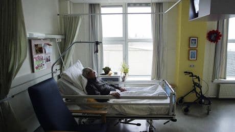 Fin de vie : « L’euthanasie ne s’encadre pas : elle déborde »