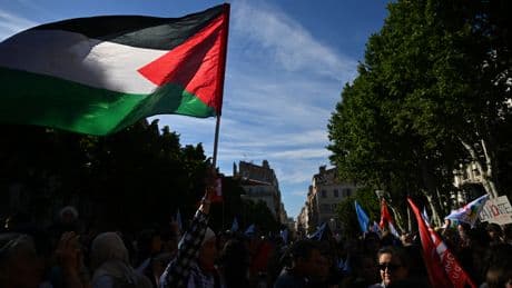 La mairie de Saint-Denis hisse le drapeau palestinien sur sa façade et appelle à manifester à Paris