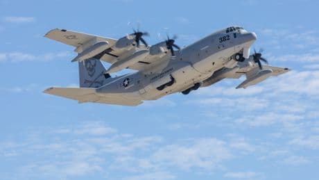 Un avión C-130J Super Hercules noruego aterriza por primera vez en una playa