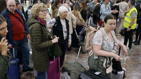 Última hora del robo de cable en el AVE Madrid-Sevilla, en directo | Renfe reanuda la actividad en los trenes tras más de 12 horas