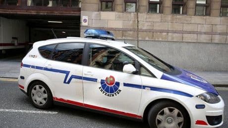 Detienen a un hombre por incendiar la fachada de una vivienda en Atxuri