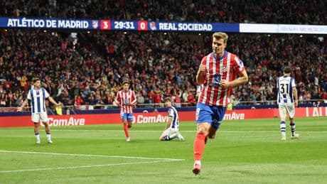 Sorloth destroza en media hora a la Real Sociedad con un poker de goles y asegura la presencia del Atlético en la Champions